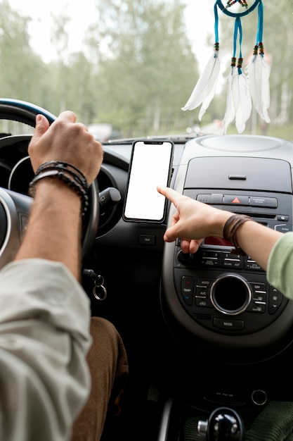 Hands-Free Infotainment: Effortless Interaction